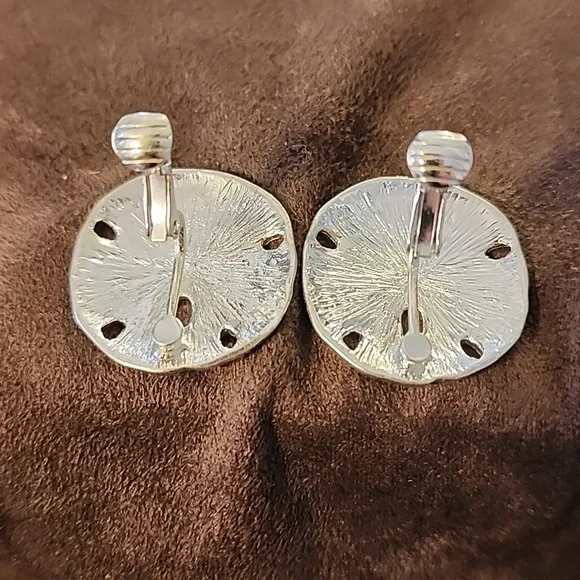 Sand dollar Clip Earrings - Picture 3 of 4
